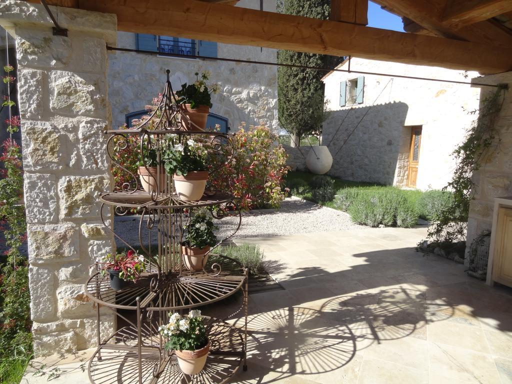 Bed and Breakfast Les 4 Elements Tourrettes-sur-Loup Zewnętrze zdjęcie